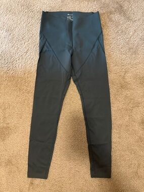 High-Rise Black Performance Leggings - Green